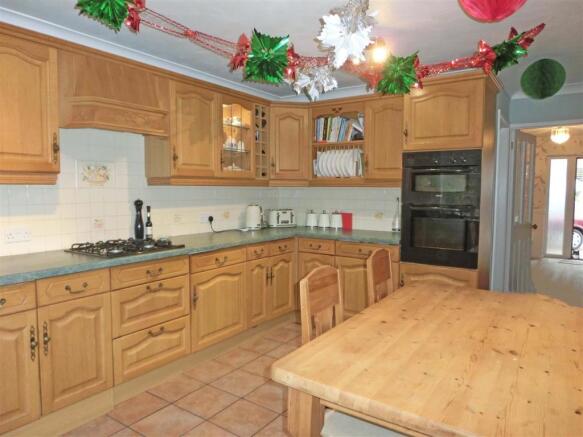 The Spinney 3 kitchen 2.jpg