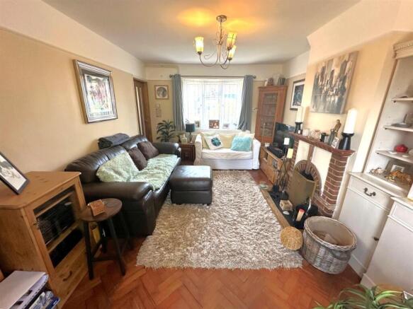 Living Room 2 .jpg