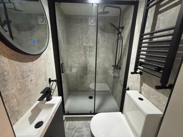 2 bed Apartment to rent Image 5