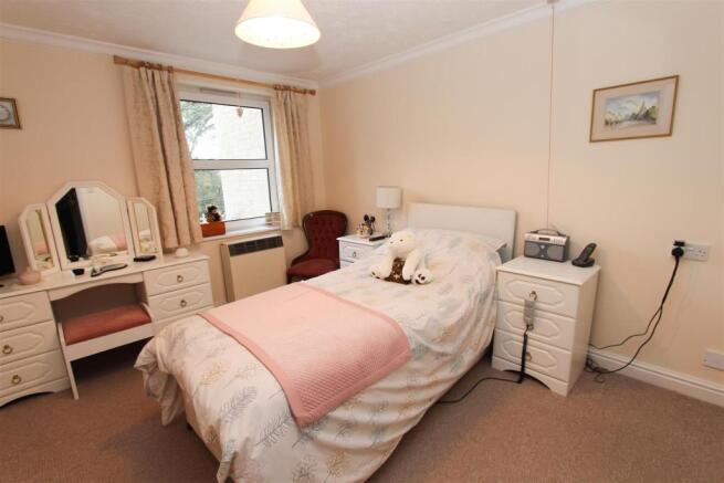 BEDROOM1.jpg