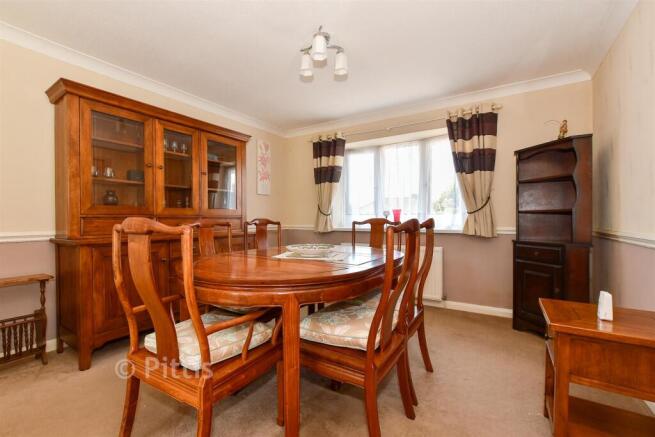 Lounge /Dining Room