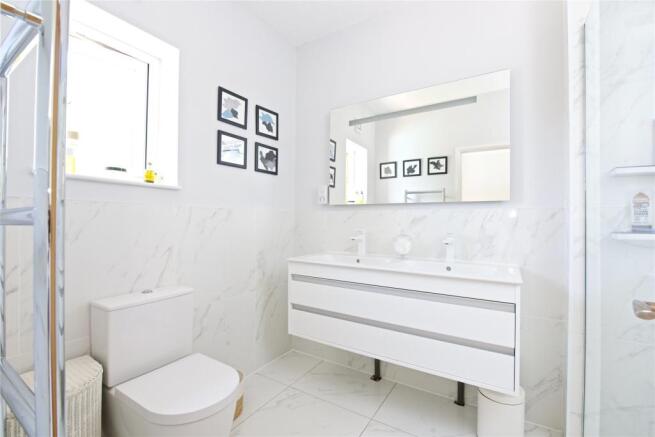 En Suite Shower Rm