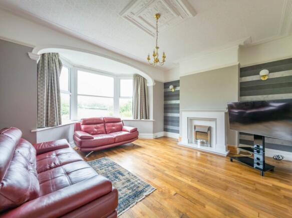 5 bed Semi-Detached for sale Image 8