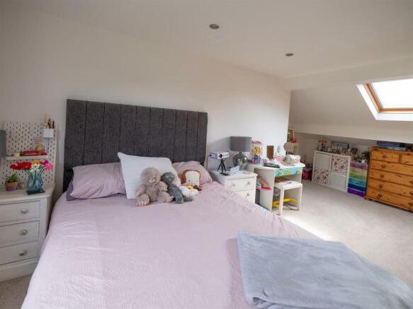 BEDROOM 2