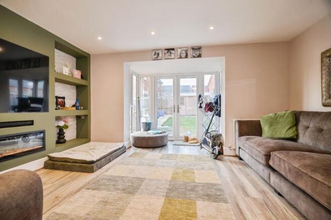4 bed Semi-Detached for sale Image 4