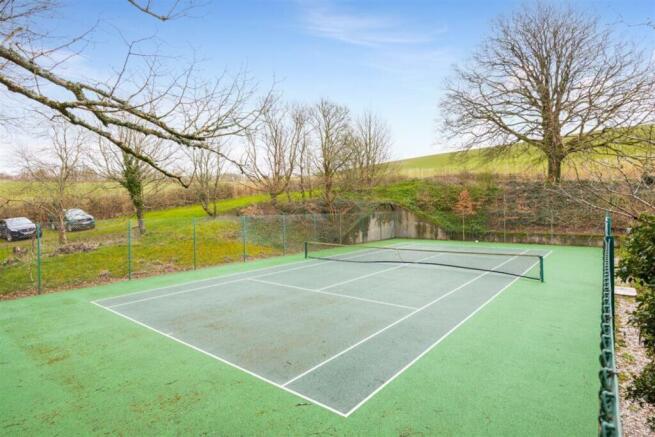 Communal sports facilities, pool, gyms and tennis