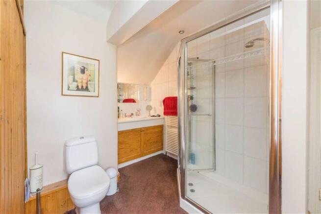 Luxurious Bath and S