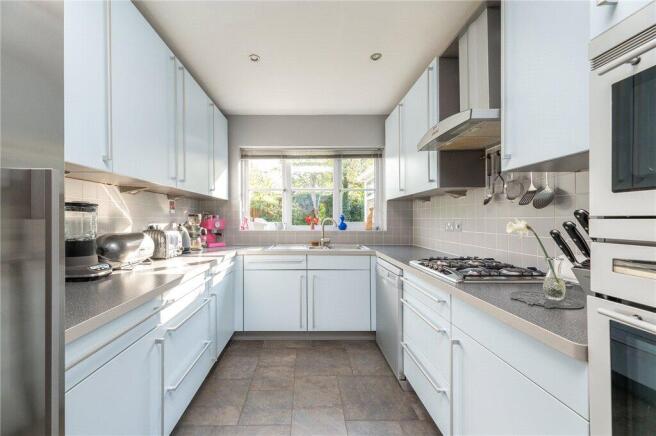 4 bed Detached for sale Image 7