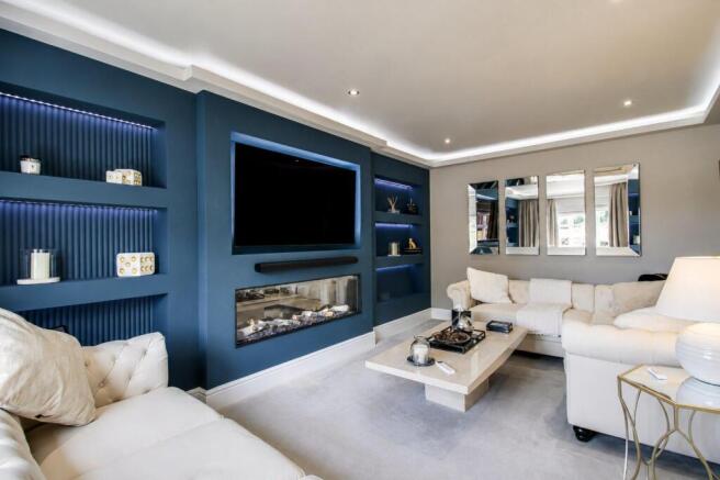 5 bed Detached for sale Image 9