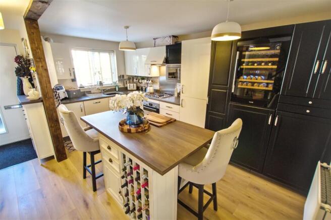 Kitchen (2).jpg