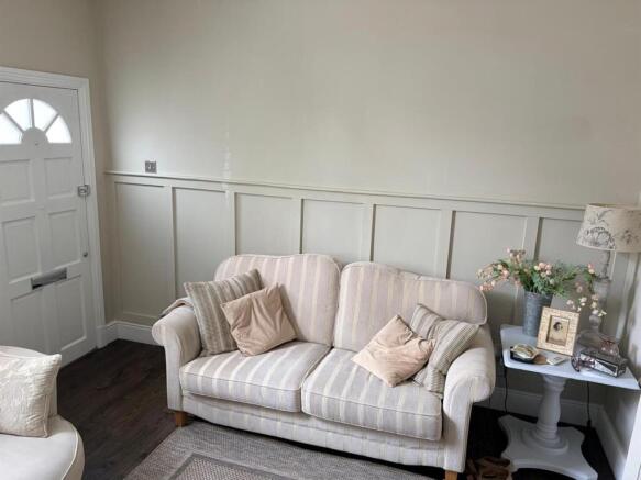 Lounge 1.jpg