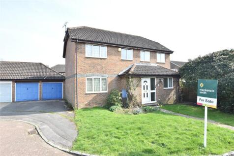 Tweedsmuir Close, Farnborough, Hampshire, GU14