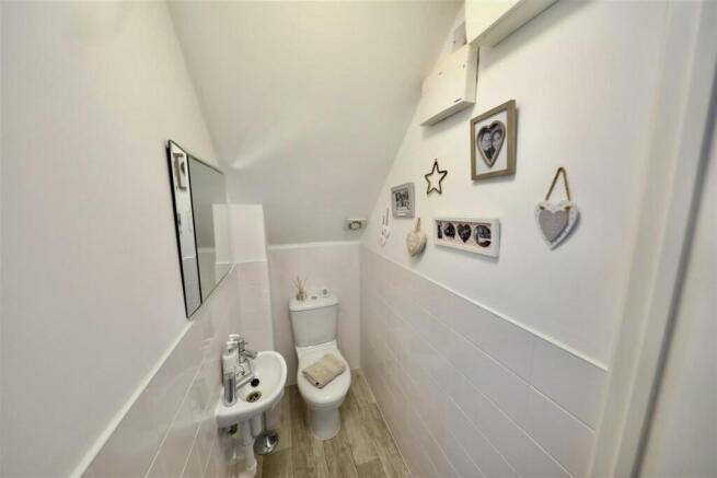 4 bed Detached for sale Image 11