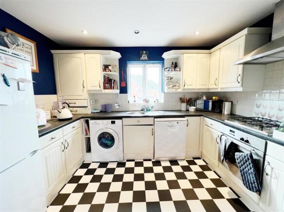 Kitchen 1.jpg