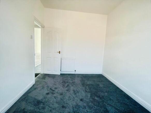 2 bed Terraced to rent Image 8