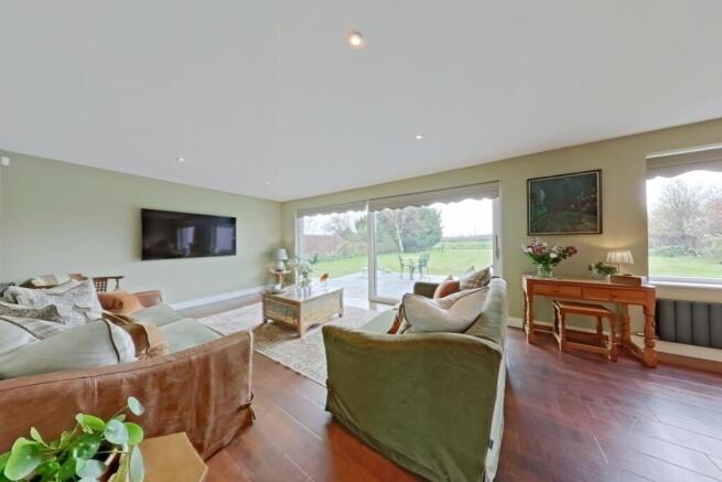 LOUNGE AREA