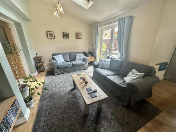 5 bed Semi-Detached for sale Image 12