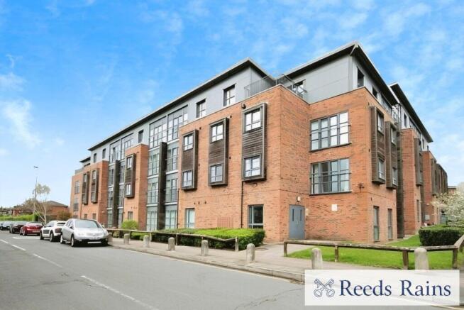 2-bed flat on Devonshire Road, Eccles, Manchester, Greater Manchester, M30, £120,000