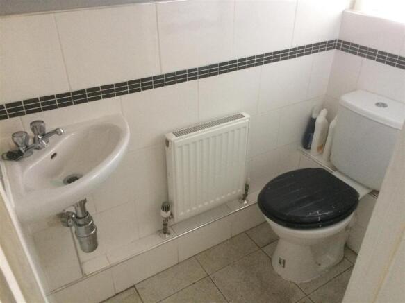 Downstairs WC.JPG
