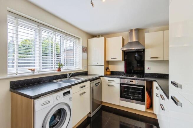 4 bed Detached for sale Image 8