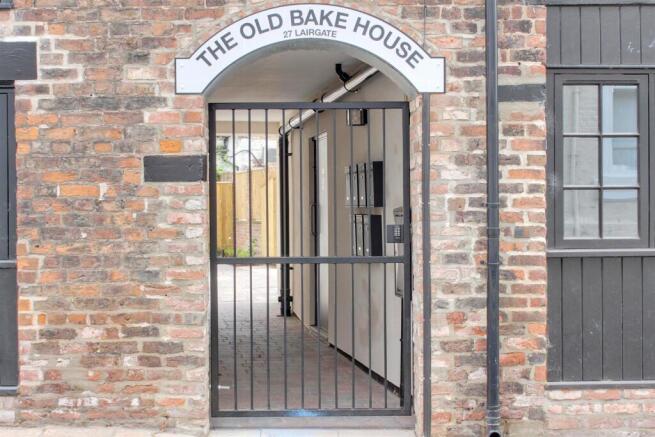 XB9j7E-c4kOeqzzZNzWbKQ - Lairgate gate The Old bak