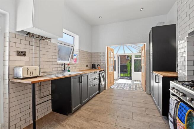 Kitchen_2.jpeg