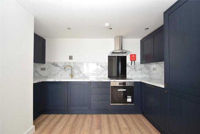2 bed Apartment to rent Image 3