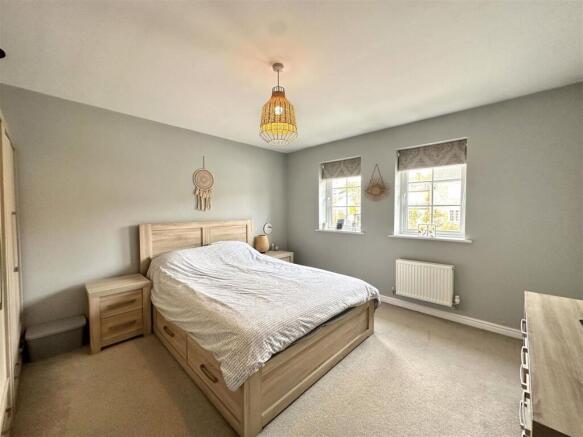 4 bed Detached for sale Image 7