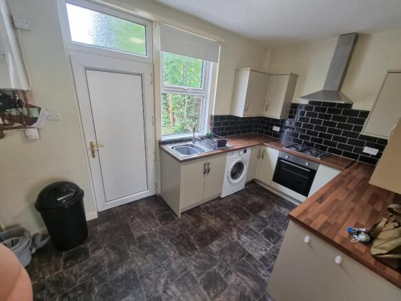 2 bed Terraced to rent Image 6