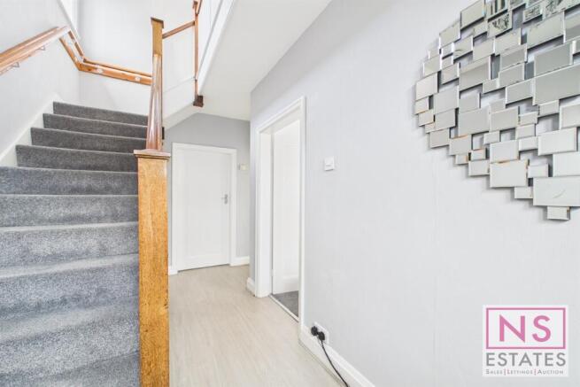 3 bed Semi-Detached for sale Image 3