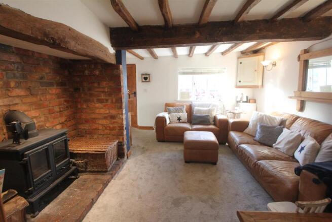 FRONT LOUNGE