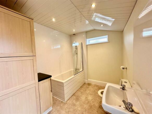 bathroom 2.jpg