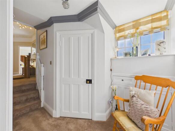 4 bed Semi-Detached for sale Image 9