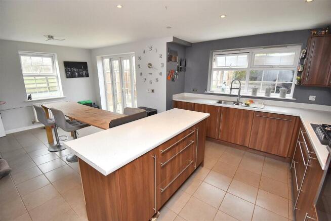 Kitchen/Dining Room