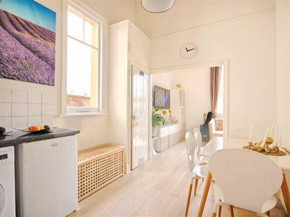 KITCHEN /DINING ROOM