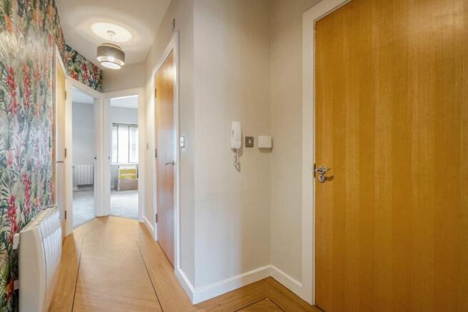 2 bed Apartment to rent Image 9