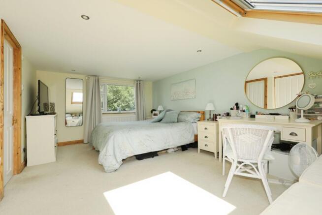 4 bed Semi-Detached for sale Image 12