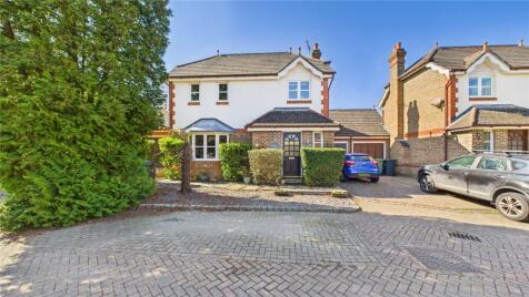 Mallards Way, Lightwater, Surrey, GU18