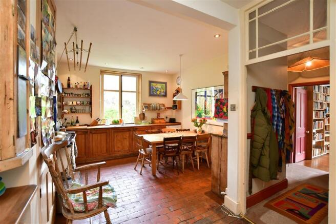 Kitchen/ Dining Room