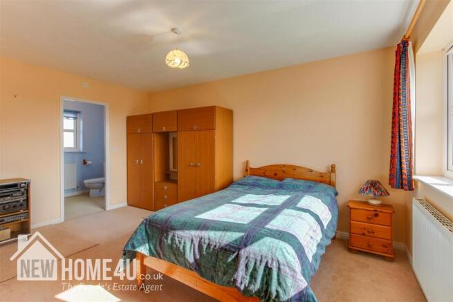 MASTER BEDROOM: