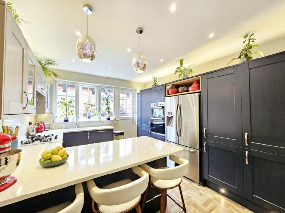 2 bed Flat for sale Image 11