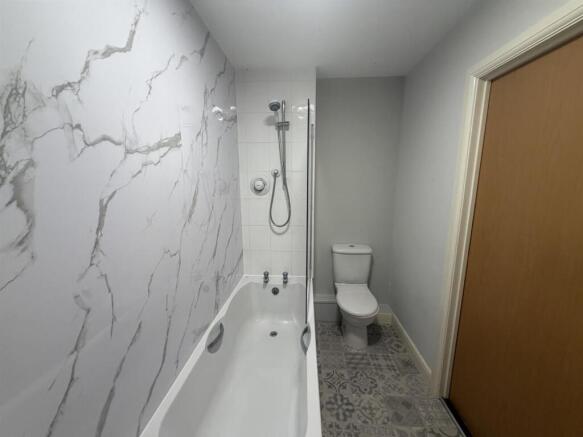 2 bed Apartment to rent Image 8