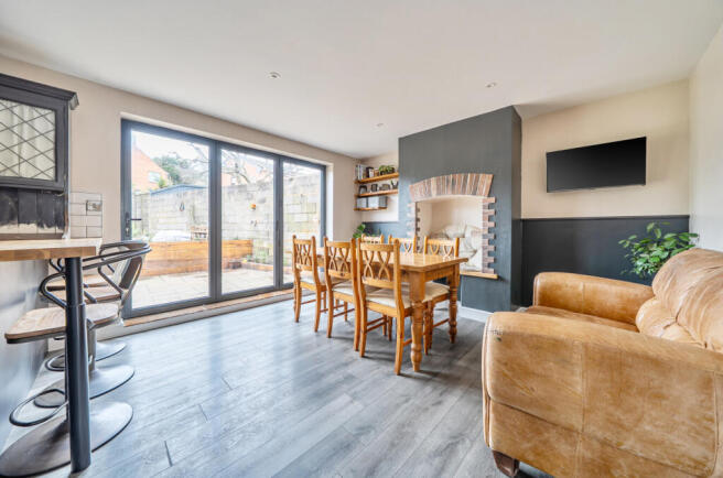 1418404-10-699c52...