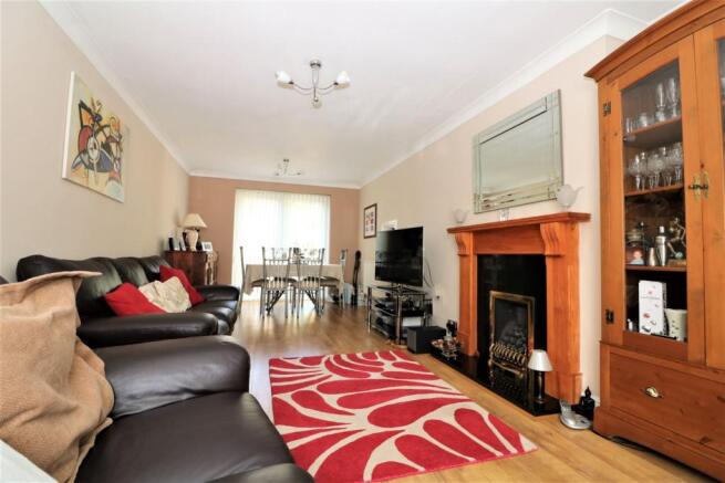 Lounge/Dining Room