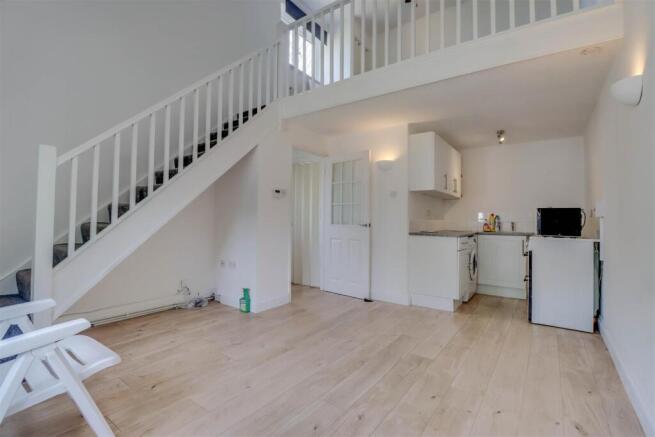 262 BEAUCHAMPS DRIVE-5.jpg