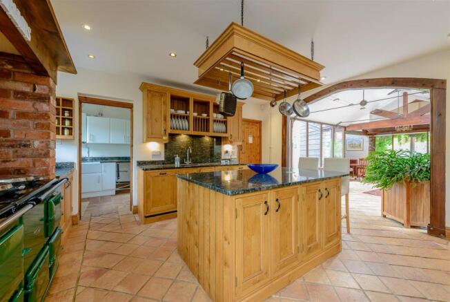 8355212-interior11.jpg