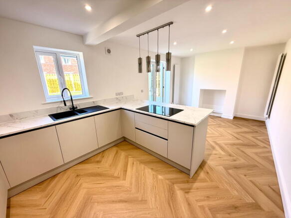 3 bed Semi-Detached for sale Image 9