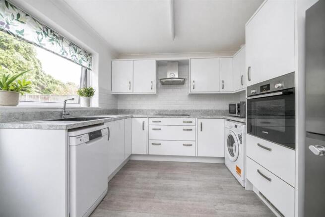 59-Upper-Heath-Rd-1005.jpg