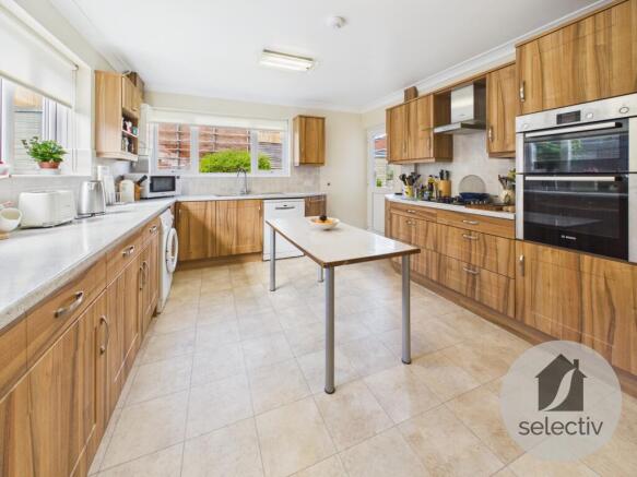 4 bed Detached Bungalow for sale Image 8