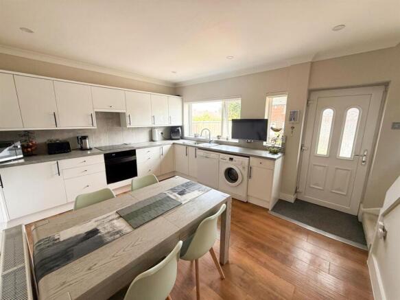 2 bed Semi-Detached for sale Image 5